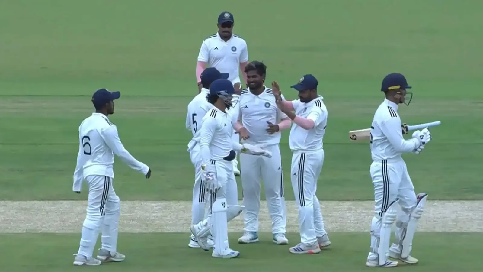 Duleep Trophy: बल्ले ने दिया धोखा, गेंद ने मचाया कहर! वैभव सूर्यवंशी ने एक ही ओवर में झटके 2 विकेट