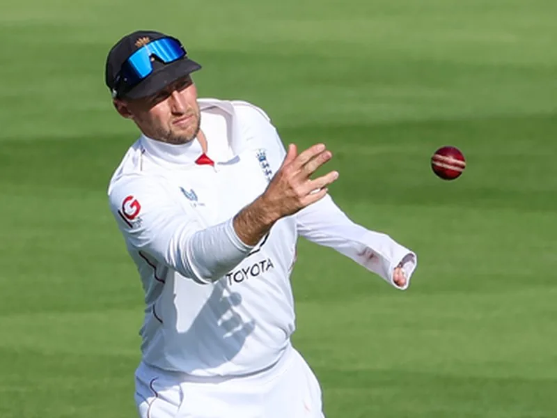Most Catches in Test: जो रूट रिकॉर्ड तोड़ते ही जा रहे, अब स्टीव स्मिथ को पीछे छोड़ा, टेस्ट के सबसे सफल फील्डर बनें - Navbharat Times